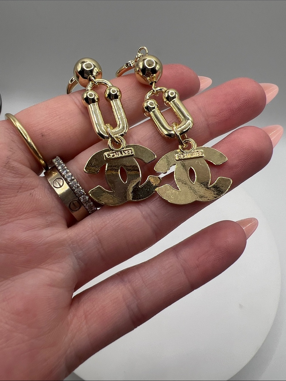 1446. Gold-Tone Dangle Earrings with Interlocking Stamped Logo Charm. - Picture 5 of 5